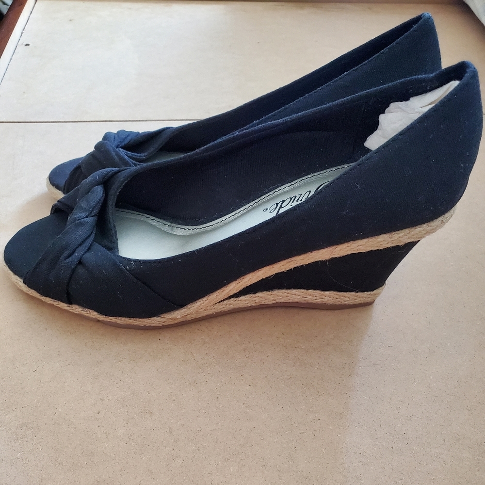 Shoes - Picture 4 of 13